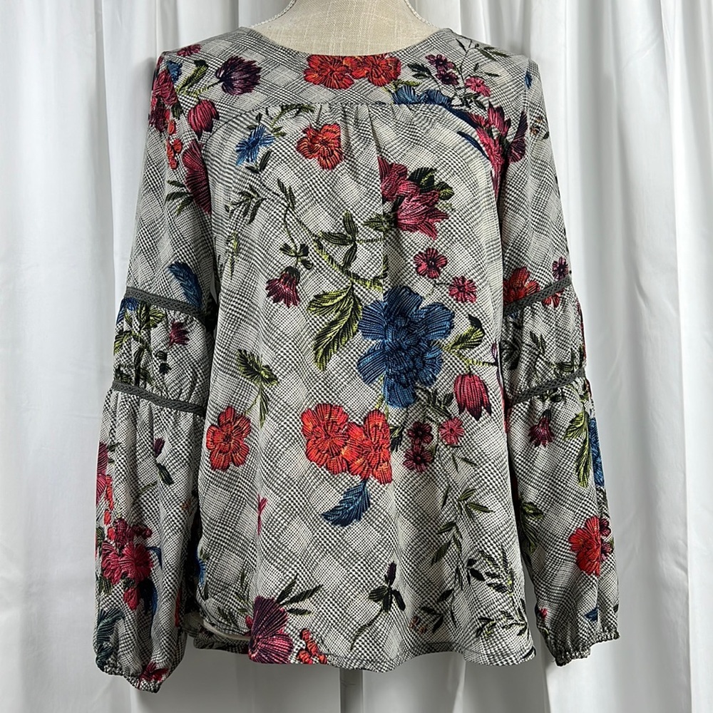 Lee S Grey/White Houndstooth Floral Blouse